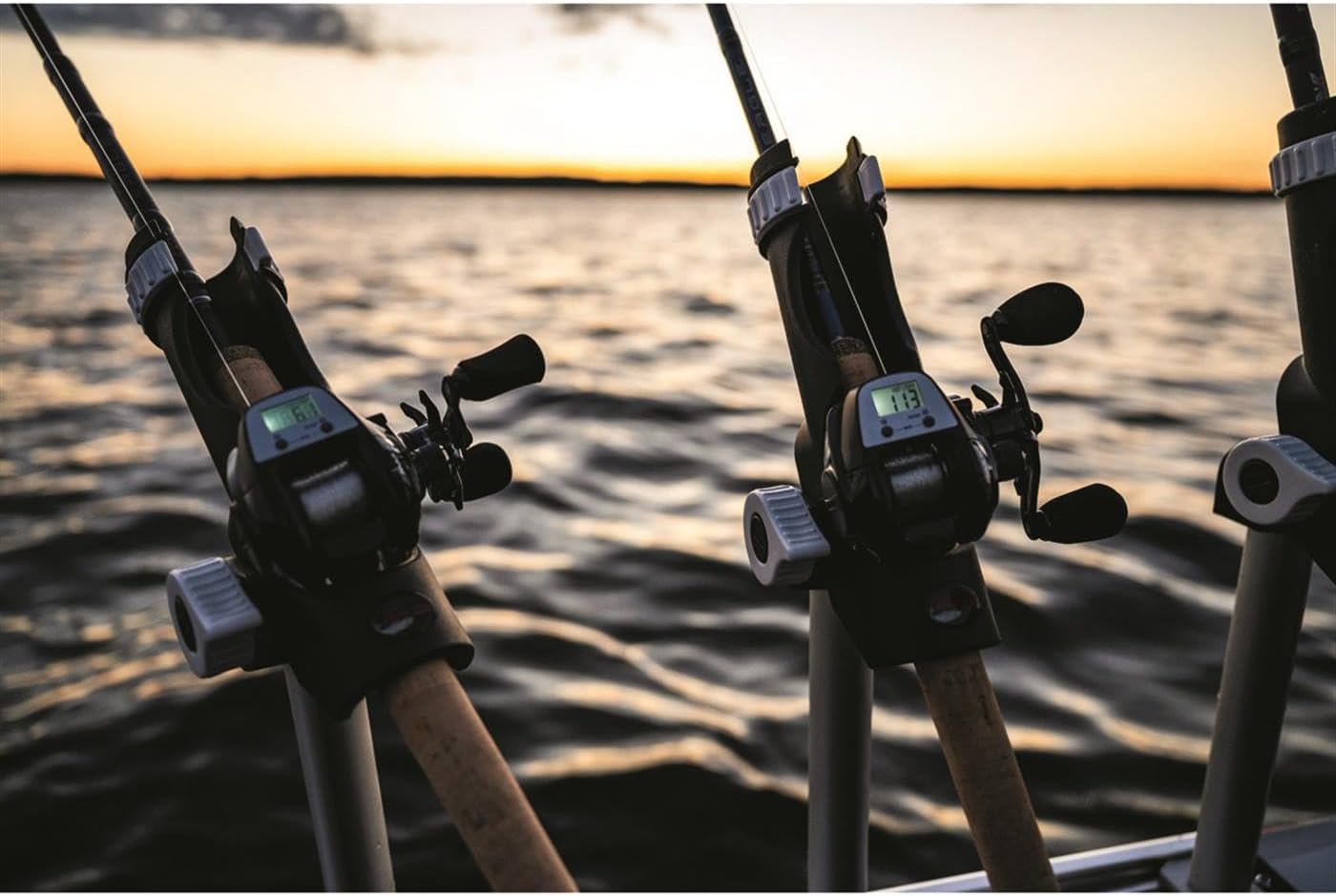 Abu Garcia Max Digital Line Counter Low Profile Baitcast Reel, Size LP (1498366), Carbon Fiber Star Drag, Max of 20lb | 9.0kg, Durable, Lightweight and Strong,Black