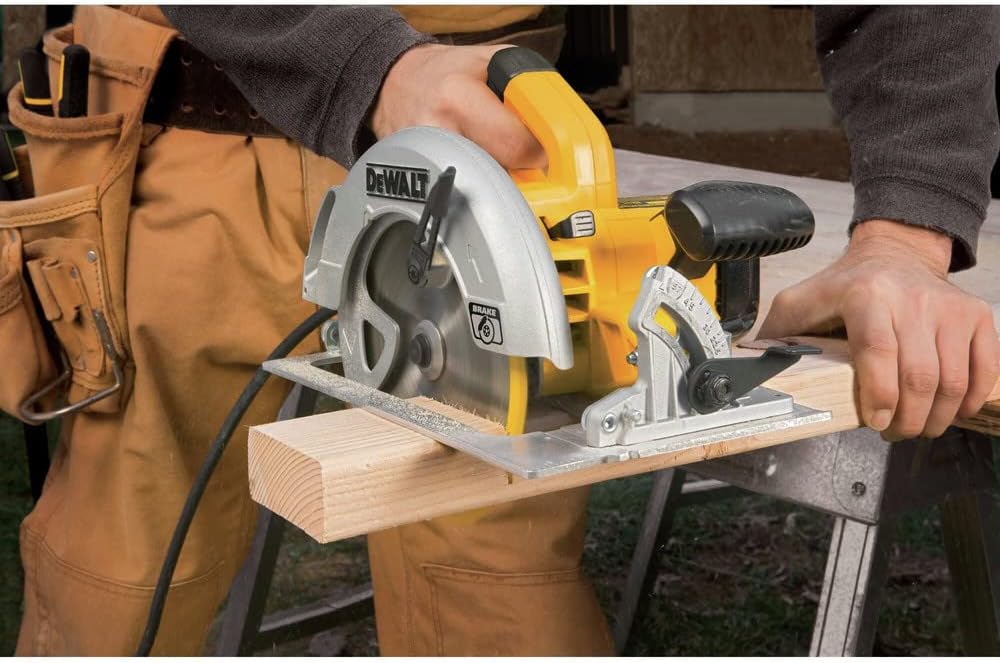 DEWALT Circular Saw, 7-1/4 inch, Pivoting with up to 57 Degree Bevel, Corded (DWE575SB)