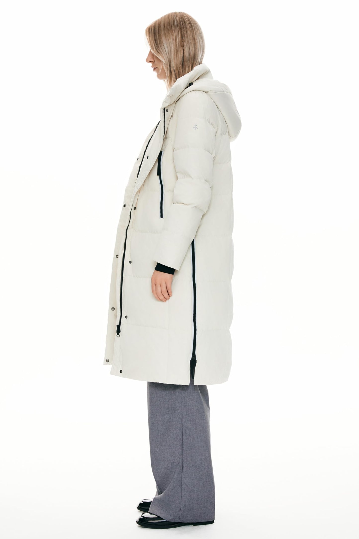 Orolay Women's Thickened Long Down Jacket Winter Down Coat Hooded Puffer Jacket with Side Zipper