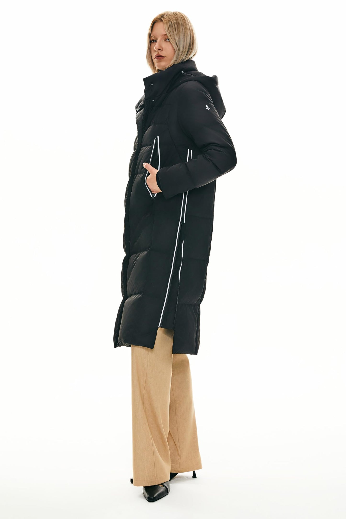 Orolay Women's Thickened Long Down Jacket Winter Down Coat Hooded Puffer Jacket with Side Zipper