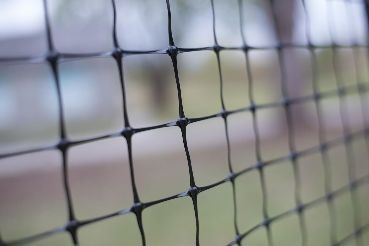 Deer and Animal Fence Barrier Netting (55gr/sq m.) 7.5' x 330' (2.3m x 100m) (mesh 19x19mm)