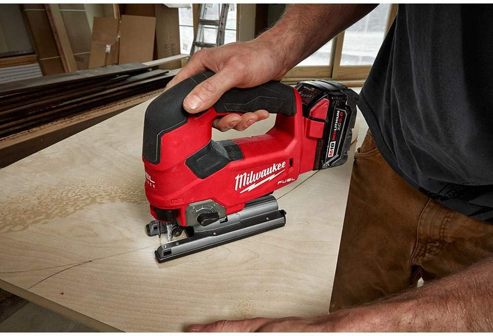 Milwaukee (MLW273721) M18 FUEL D-Handle Jig Saw Kit