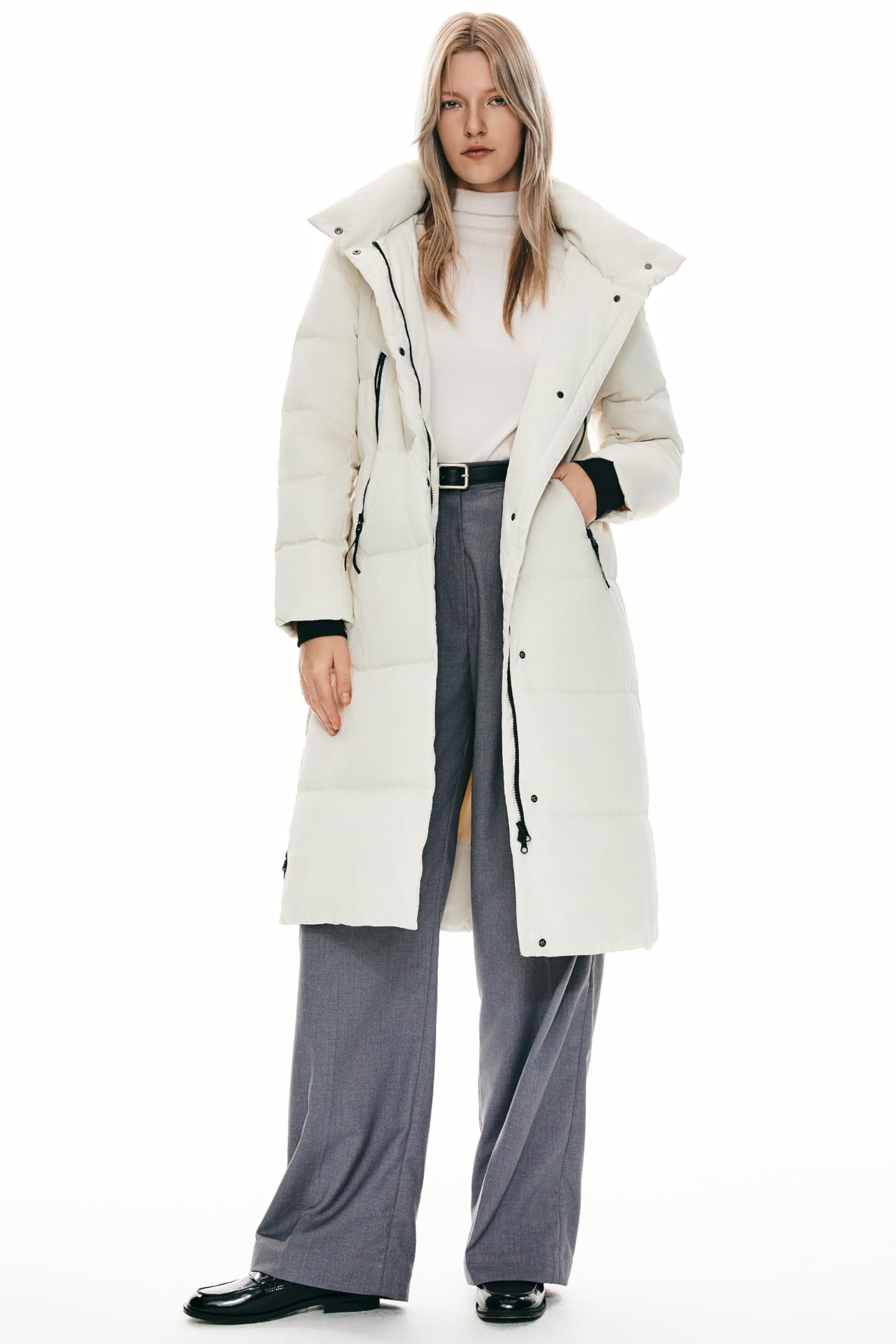 Orolay Women's Thickened Long Down Jacket Winter Down Coat Hooded Puffer Jacket with Side Zipper