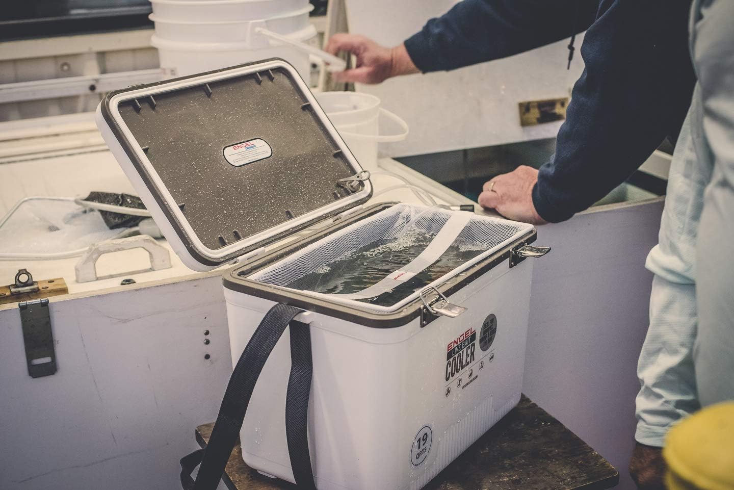 Engel 30qt Live Bait Cooler Box with 2nd Gen 2-Speed Portable Aerator Pump and 4 x Fishing Rod Holder Attachments. Fishing Bait Station and Minnow Bucket in LBC30-RH in White