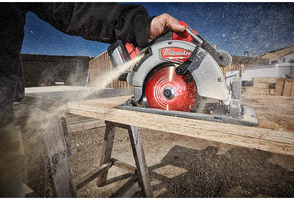 Milwaukee 2732-20 M18 Fuel 18 Volt Lithium-Ion 15 Amp 7-1/4 Inch Cordless Circular Saw (Tool Only) (Non-Retail Packaging)