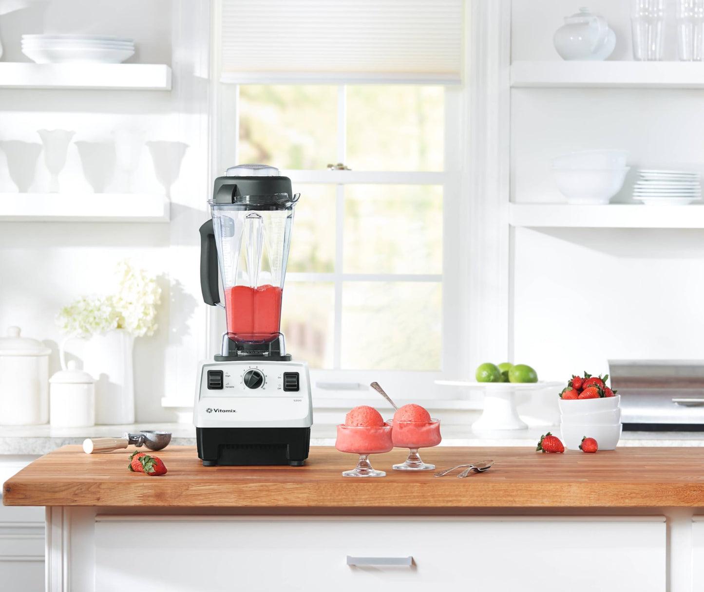 Vitamix 5200 Professional Grade Blender for Smoothies, Food Grinder and Emulsifier, 64oz Pitcher, Red