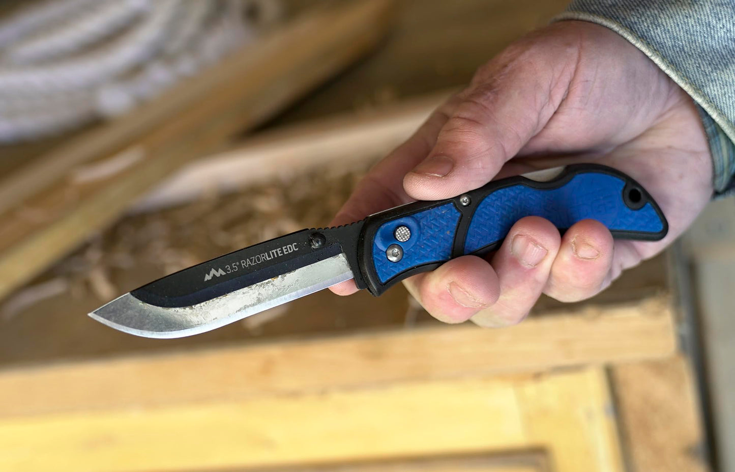 OUTDOOR EDGE 3.5" RazorLite EDC Knife. Pocket Knife with Replaceable Blades and Clip. Perfect For Hunting and Skinning Deer. Gray with 6 Blades