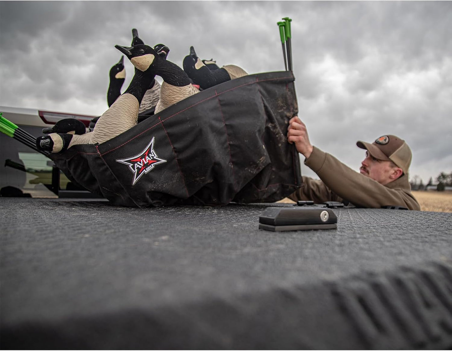 Avian X AXP Lessers Outfitter Pack, 12 Full Body Canada Goose Decoys, Oversized, Flocked Heads, 12 Stakes, Incudes 12-Slot Bag