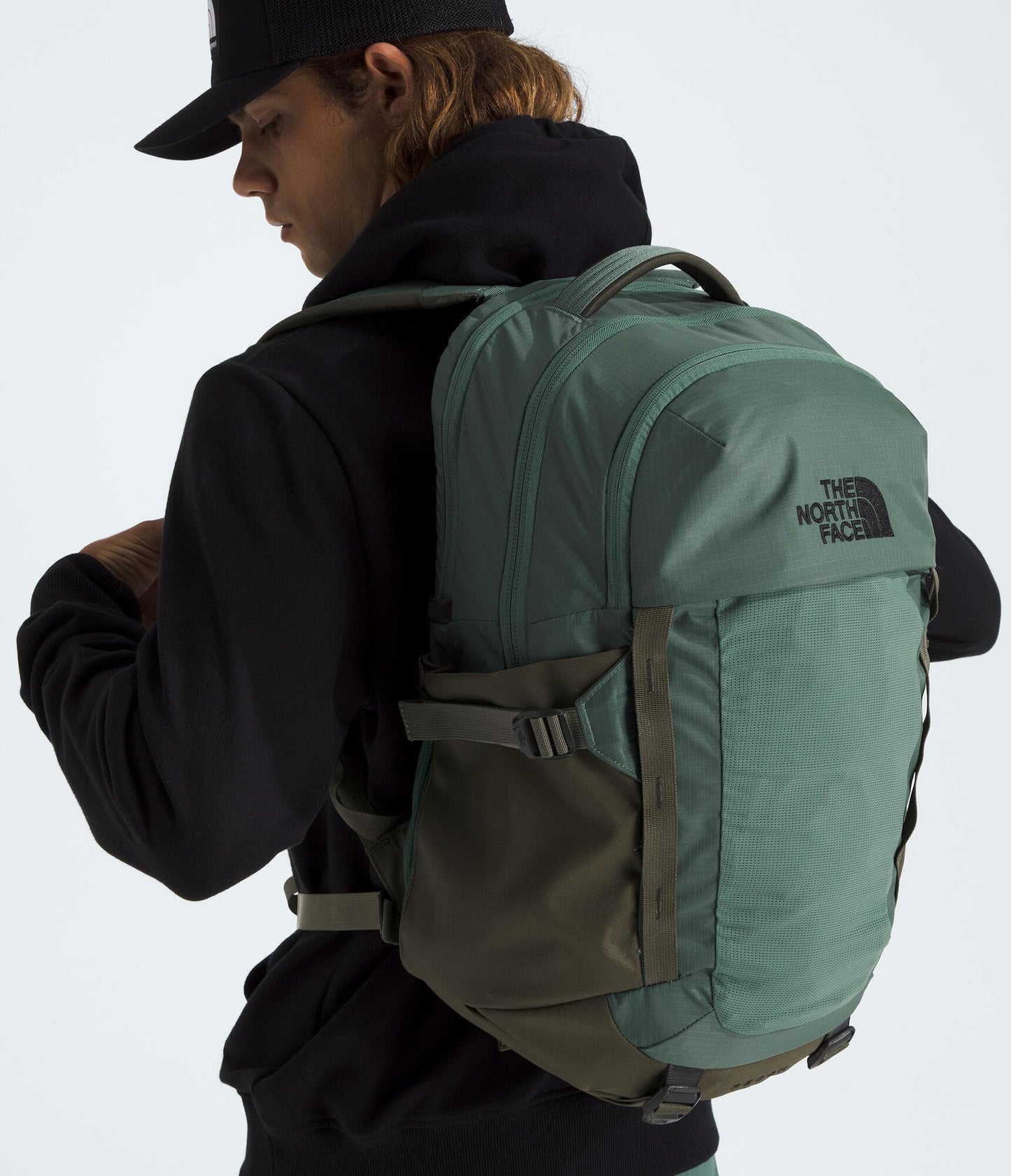 THE NORTH FACE Recon Everyday Laptop Backpack | Daypack with Water Repellent Finish, 16" Laptop Sleeve, 2 Water Bottle Pockets, TNF Black/TNF Black-NPF, One Size