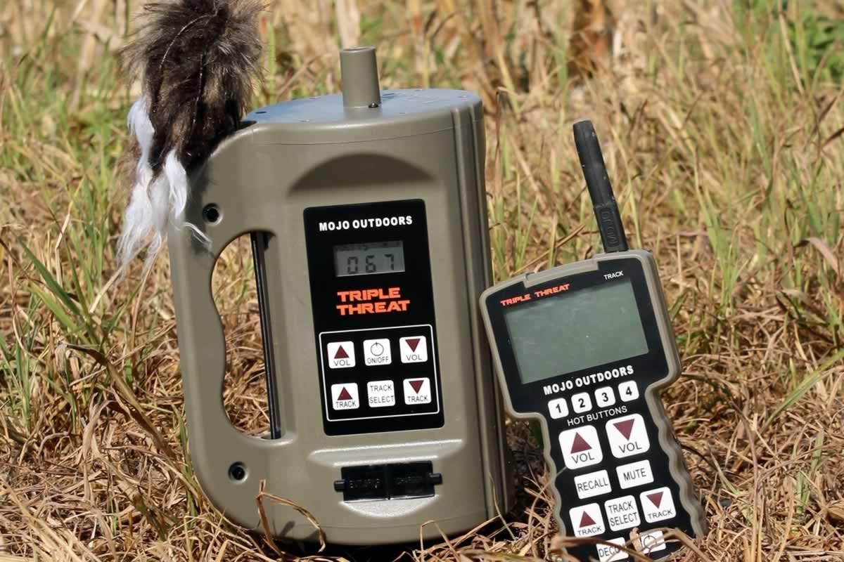 MOJO Triple Threat Predator Decoy & E-Caller – Complete Hunting System with 80 Sounds, Remote Control, Critter Decoy, Rechargeable Battery Compatible, and Durable Design