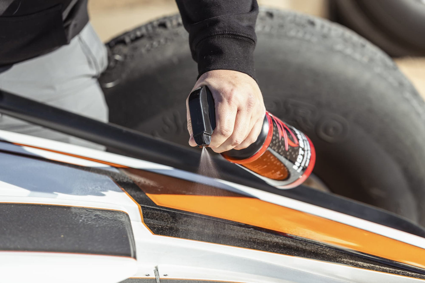 Boat Bling Hot Sauce Premium Hard Water Spot Remover w/High-Gloss Wax Sealants, 32 oz.