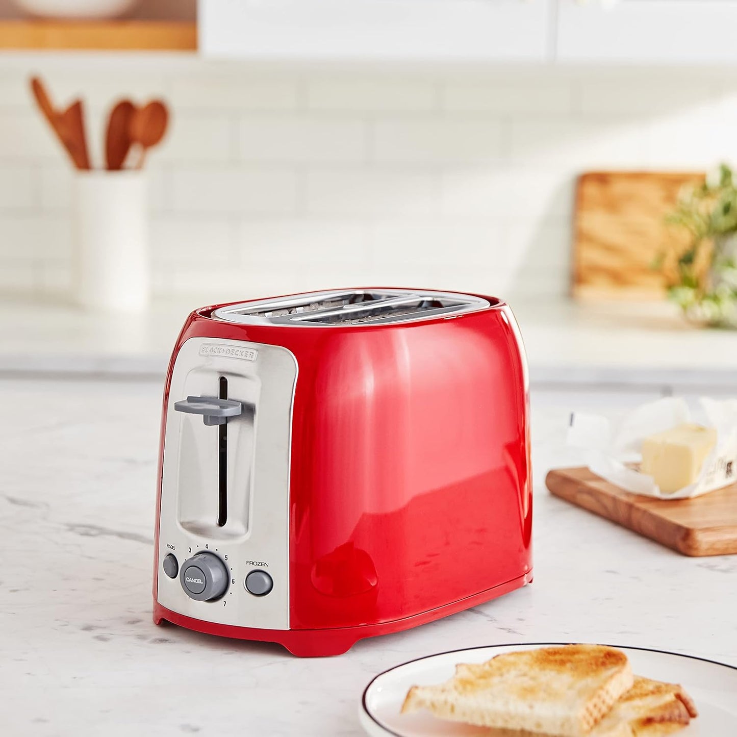 BLACK+DECKER 4-Slice Toaster, Extra Wide Slots, 7 Shade Settings, 1400 Watts, Frozen and Bagel Buttons, Toast Shade Selector, Extra Lift