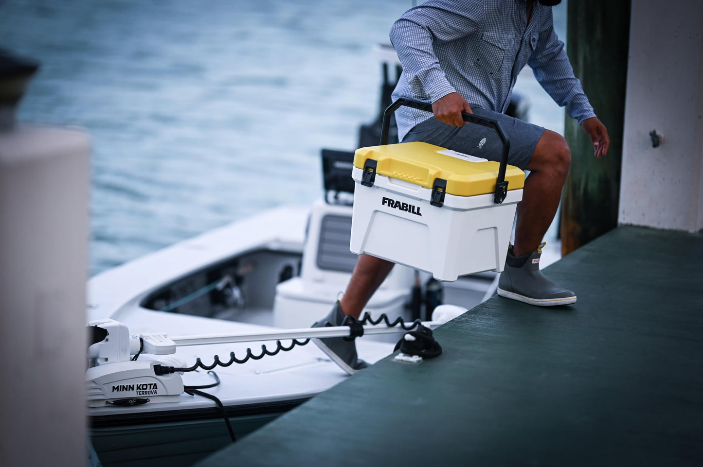 Frabill Magnum Bait Station 13 Quart Live Bait Well, White and Yellow