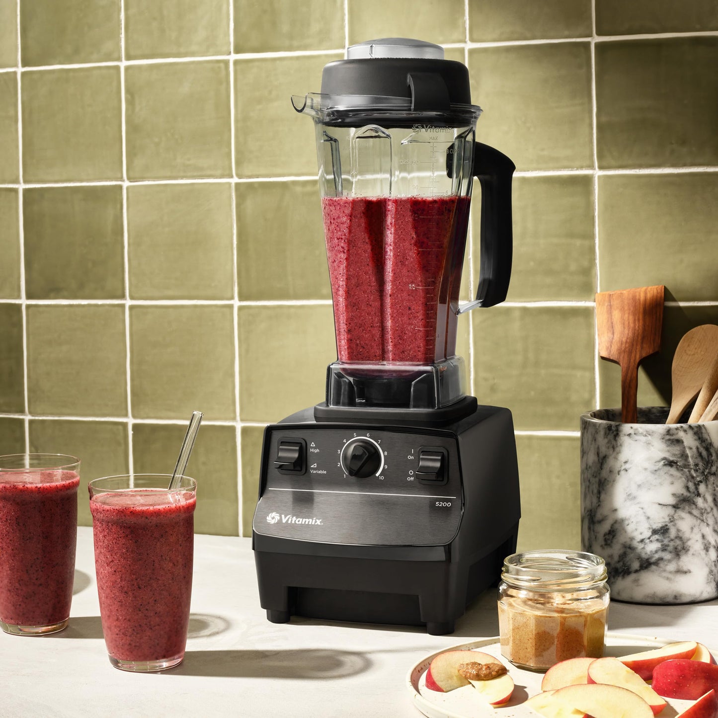 Vitamix 5200 Professional Grade Blender for Smoothies, Food Grinder and Emulsifier, 64oz Pitcher, Red