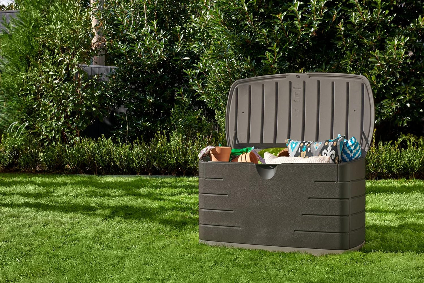 Rubbermaid Extra Large Resin Outdoor Storage Deck Box with Seat (120 Gal), Weather Resistant, Brown, Deck Organization for Home/Backyard/Pool Chemicals/Toys/Garden Tools/Porch/Patio Cushions