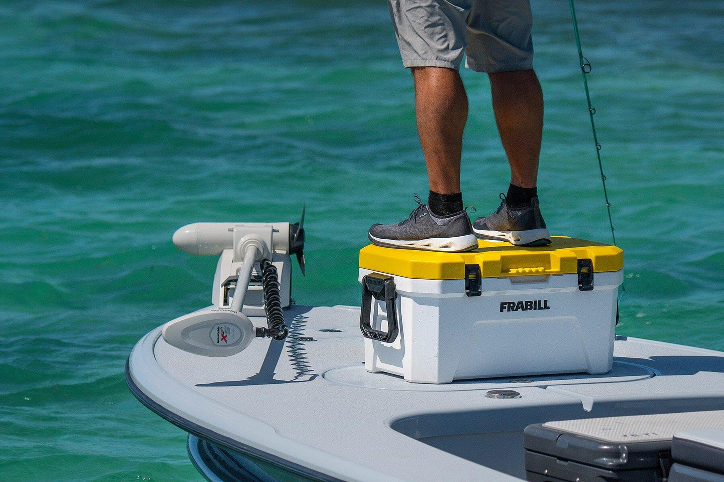 Frabill Magnum Bait Station 13 Quart Live Bait Well, White and Yellow