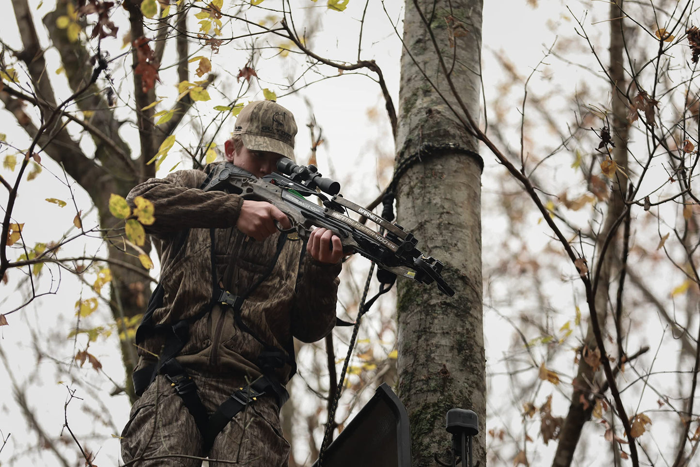 Barnett Whitetail Hunter Crossbow, with 4x32mm Multi-Reticle Scope, 2 Arrows, Lightweight Quiver