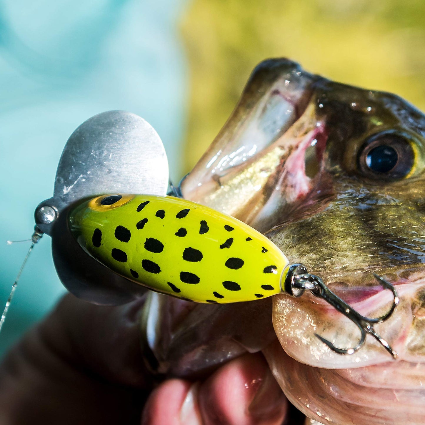 Jitterbug Topwater Bass Fishing Lure - Excellent for Night Fishing