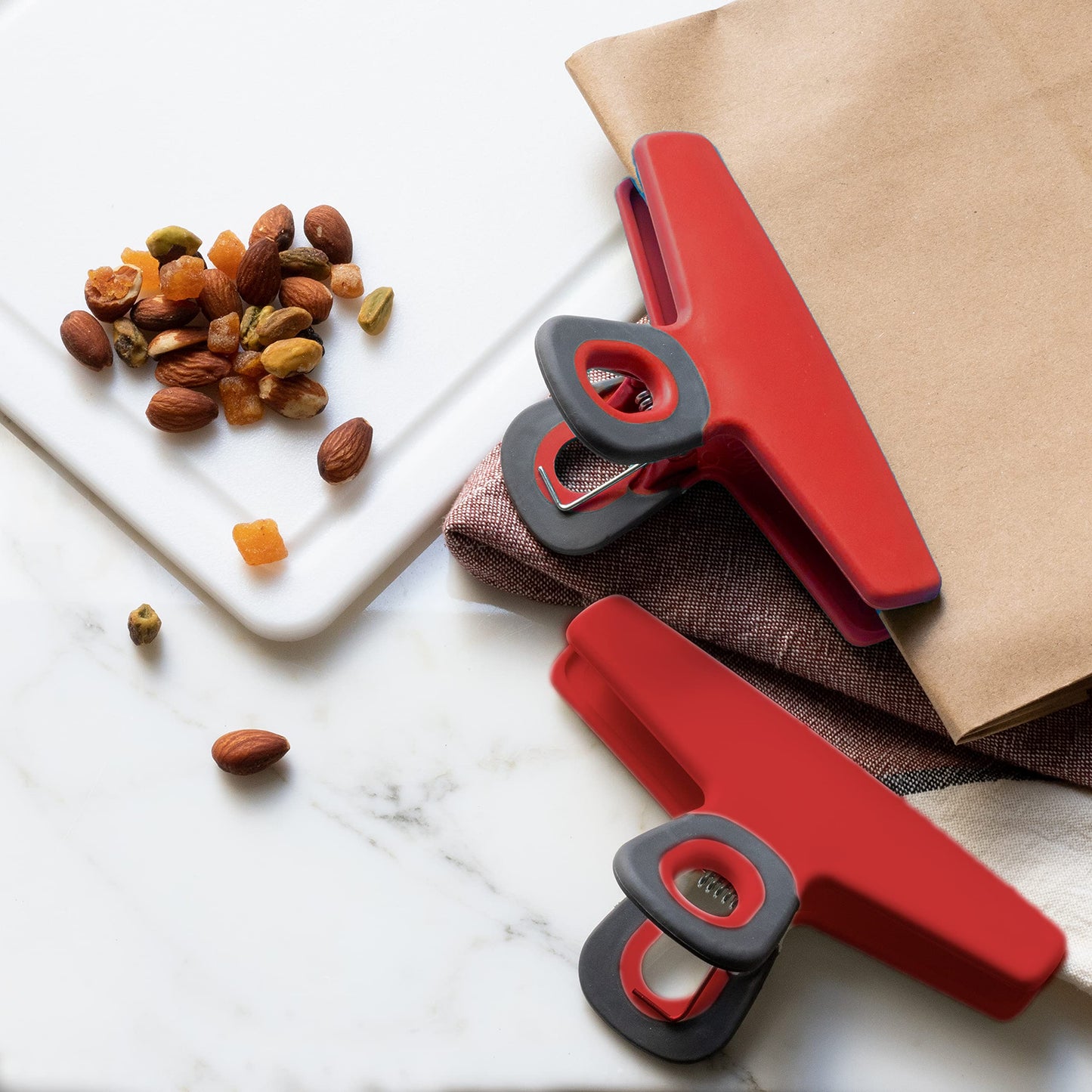 COOK WITH COLOR Wide Heavy Duty Chip Clips - Large Bag Clips for Food Storage with Air Tight Seal Grip, Pack of 8, Red