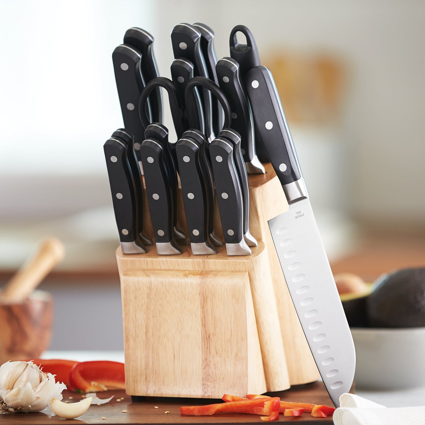 Amazon Basics 18 Pieces Premium High-Carbon Stainless Steel Blades with Pine Wood Knife Block Set,Kitchen, Black