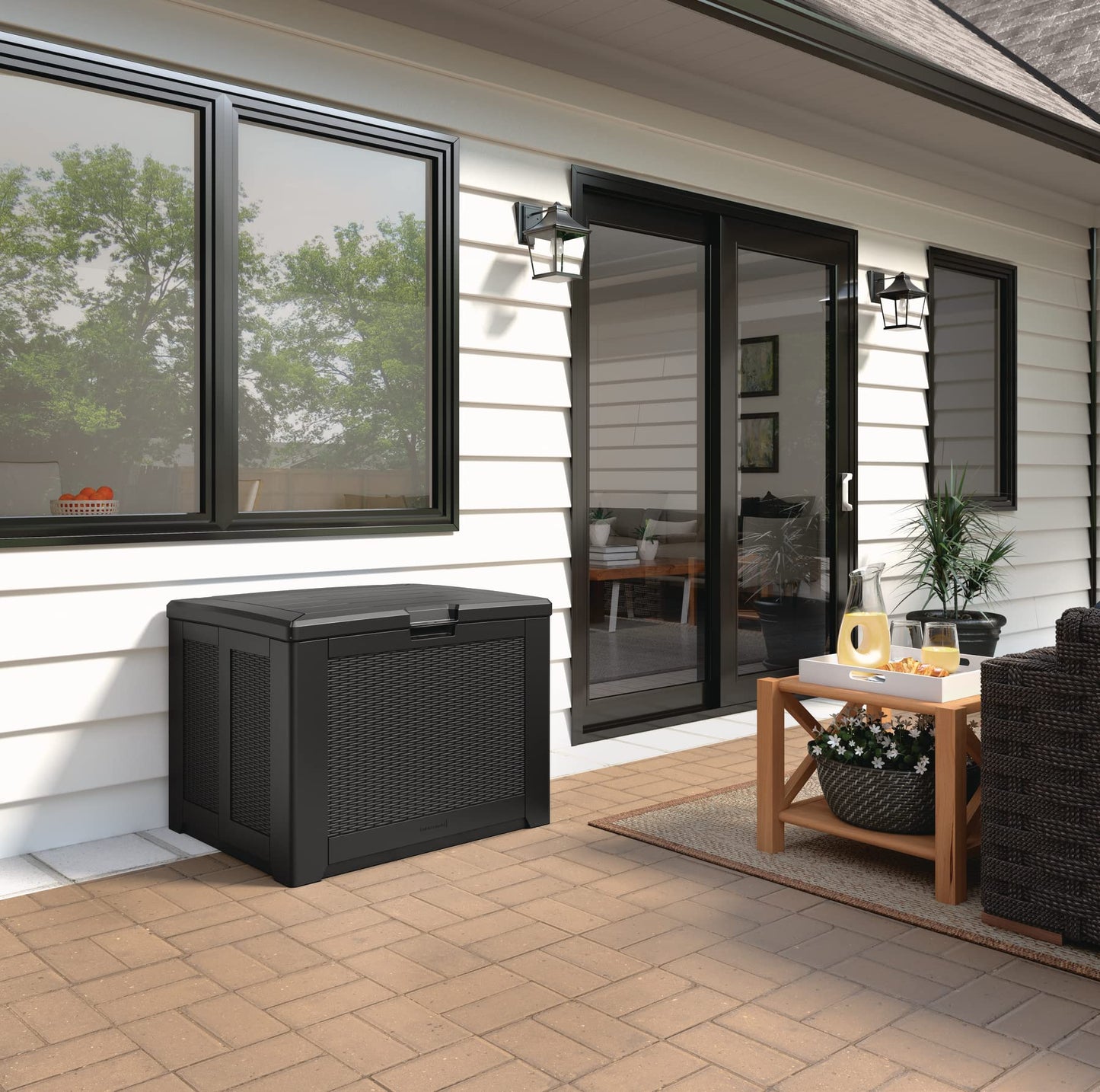 Rubbermaid Extra Large Resin Outdoor Storage Deck Box (134 Gal), Weather Resistant, Black, Deck Organization for Home/Backyard/Pool Chemicals/Toys/Garden Tools/Porch/Patio Cushions