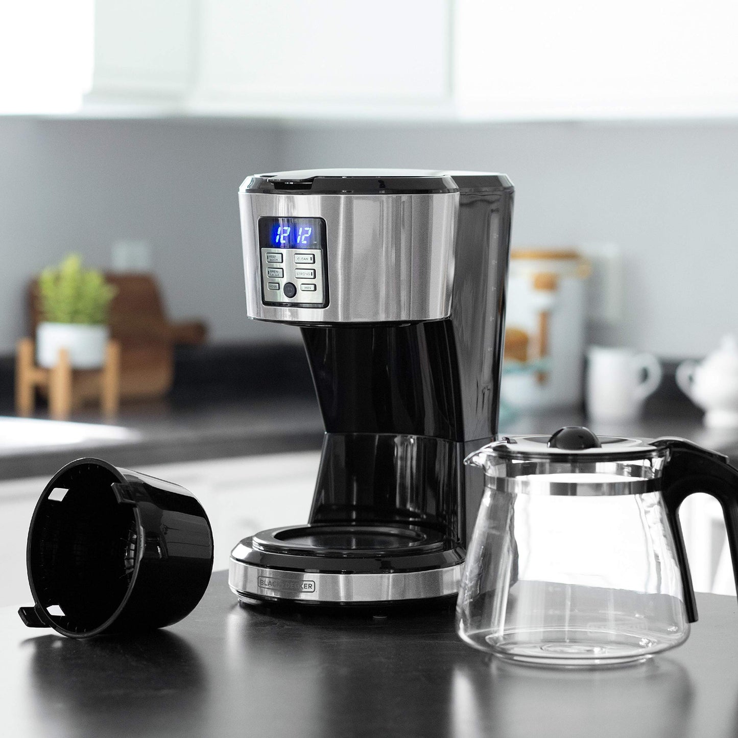 BLACK+DECKER 12-Cup Coffee Maker with Easy On/Off Switch, Easy Pour, Non-Drip Carafe with Removable Filter Basket, Vortex Technology, Black