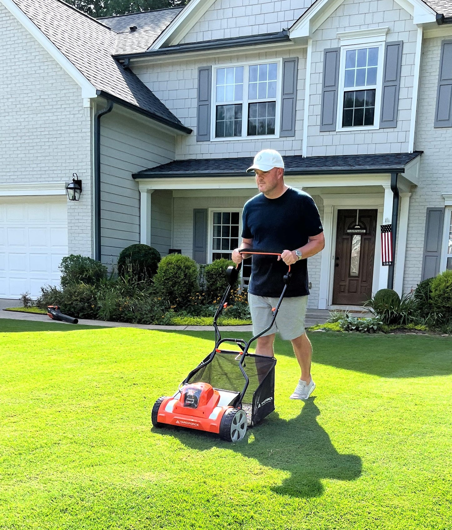 Yard Force Self Propelled Lawn Mower Briggs & Stratton 150cc Gas Engine 22-inch Steel Deck 3-in-1 Mulch, Bag, Side Discharge, 12-inch High Rear Wheels