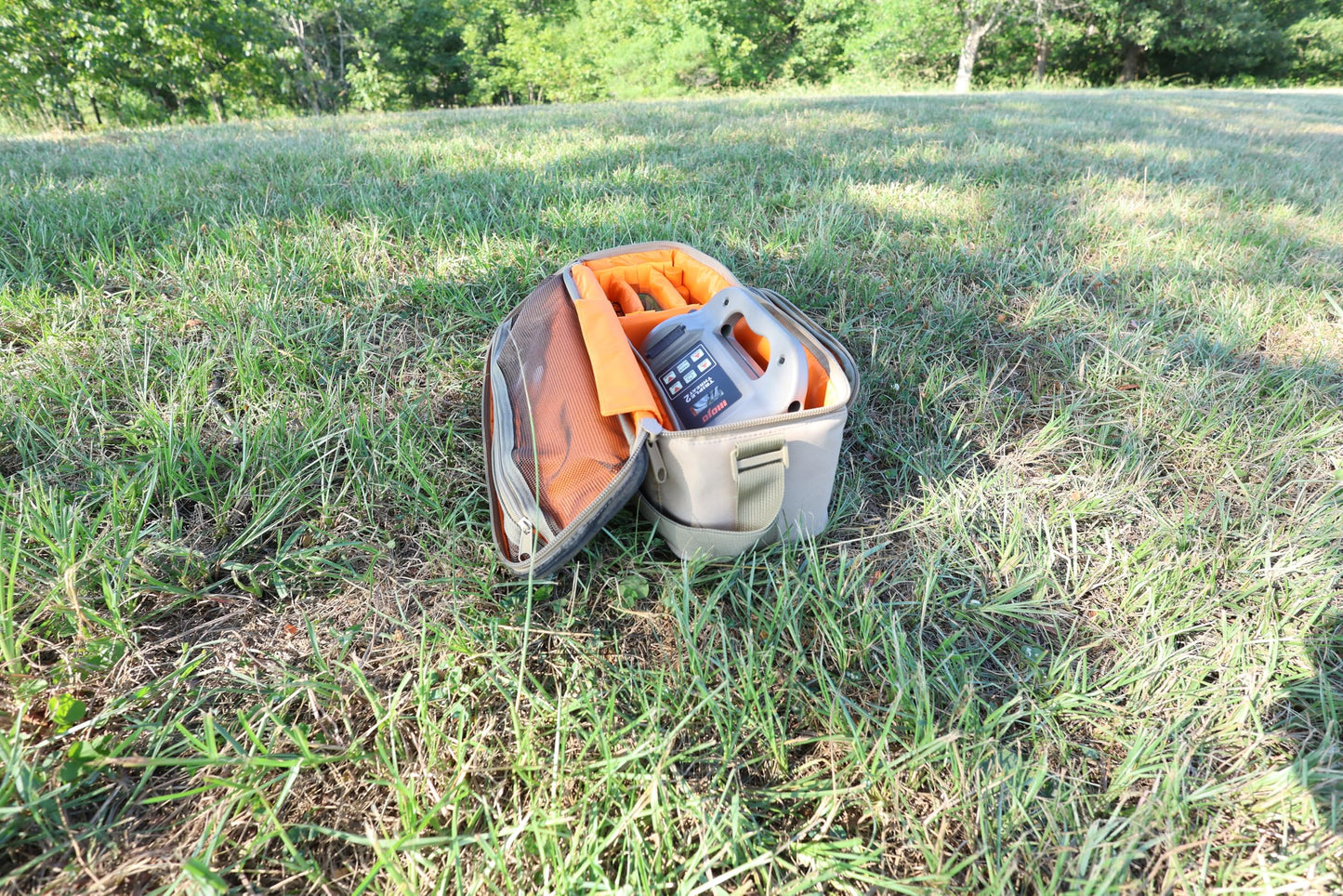 MOJO Triple Threat Predator Decoy & E-Caller – Complete Hunting System with 80 Sounds, Remote Control, Critter Decoy, Rechargeable Battery Compatible, and Durable Design