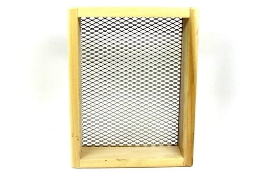Trapper's Wood Dirt Sifter