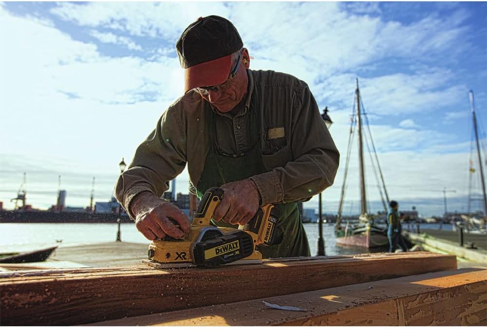 Dewalt DCP580BR 20V MAX XR Brushless Lithium-Ion 3-1/4 in. Cordless Planer (Tool Only) (Renewed)