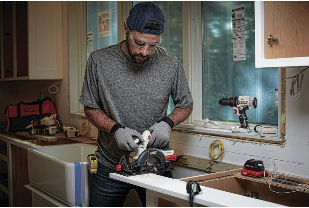 PORTER-CABLE 20V MAX* 6-1/2-Inch Cordless Circular Saw, Tool Only (PCC660B)