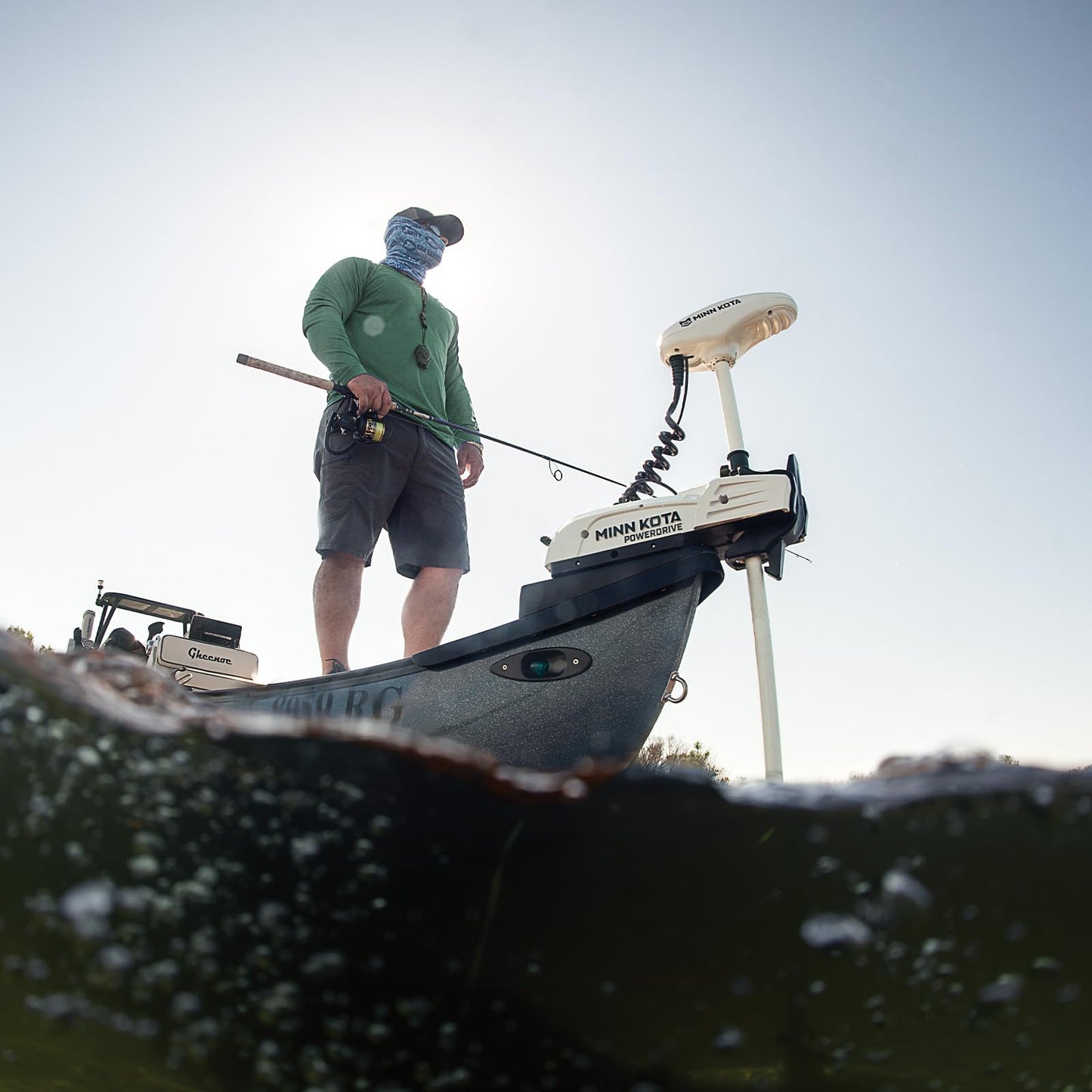 Minn Kota Riptide PowerDrive Bow-Mount Electric Trolling Motor with Mircro Remote – 55 Lb. Thrust, 54 in. Shaft, Saltwater
