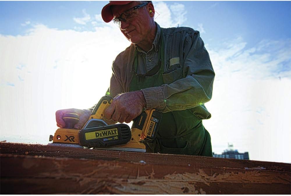 Dewalt DCP580BR 20V MAX XR Brushless Lithium-Ion 3-1/4 in. Cordless Planer (Tool Only) (Renewed)