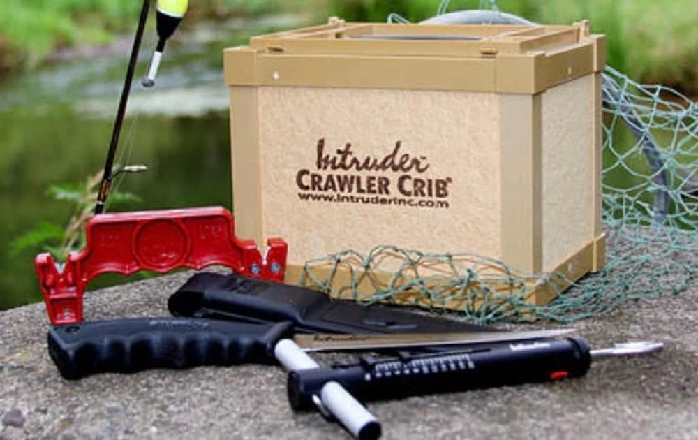 Intruder CrawlerCrib Nightcrawler Worm Bait Box, Keeps Bait Fresh, Packed with Good N' Lively Worm Bedding, Small Medium Large Deluxe (Large Single Door w/Chiller)