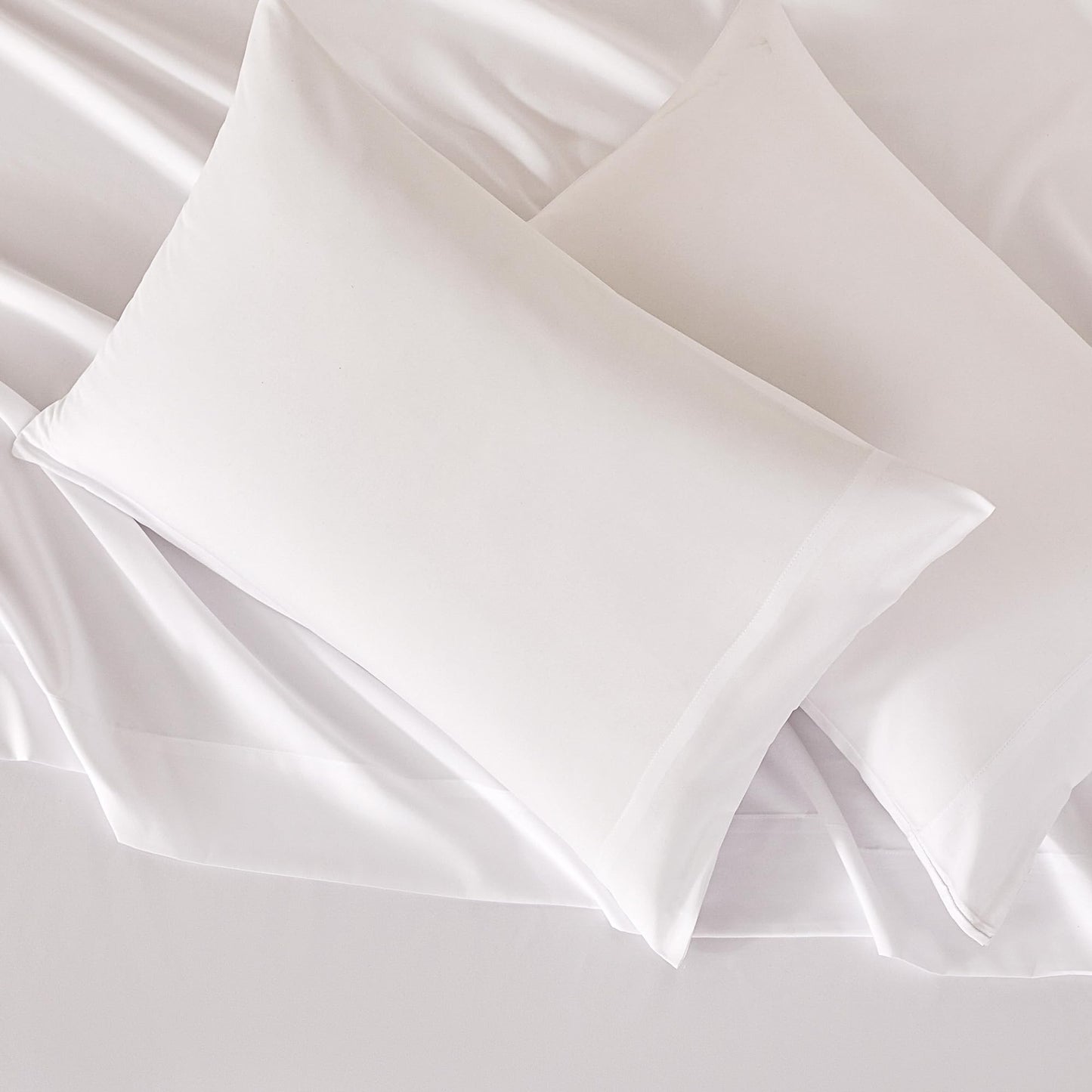 Amazon Basics Sheet Set Cationic Microfiber 4-Piece Bedding Set, Wrinkle Free and Easy Fit, Easy Care Bedding with 1 Deep Pocket Fitted Sheet, 1 Flat Sheet, and 2 Pillowcases, Queen, White
