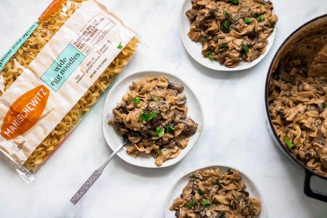 Manischewitz Premium Enriched Fine Egg Noodles 12oz (4 Pack) Great in Soups & Stews