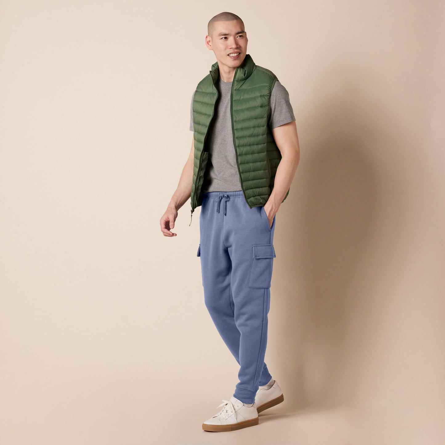 Amazon Essentials Men's Relaxed Fit Cargo Fleece Jogger Sweatpants with Drawstring