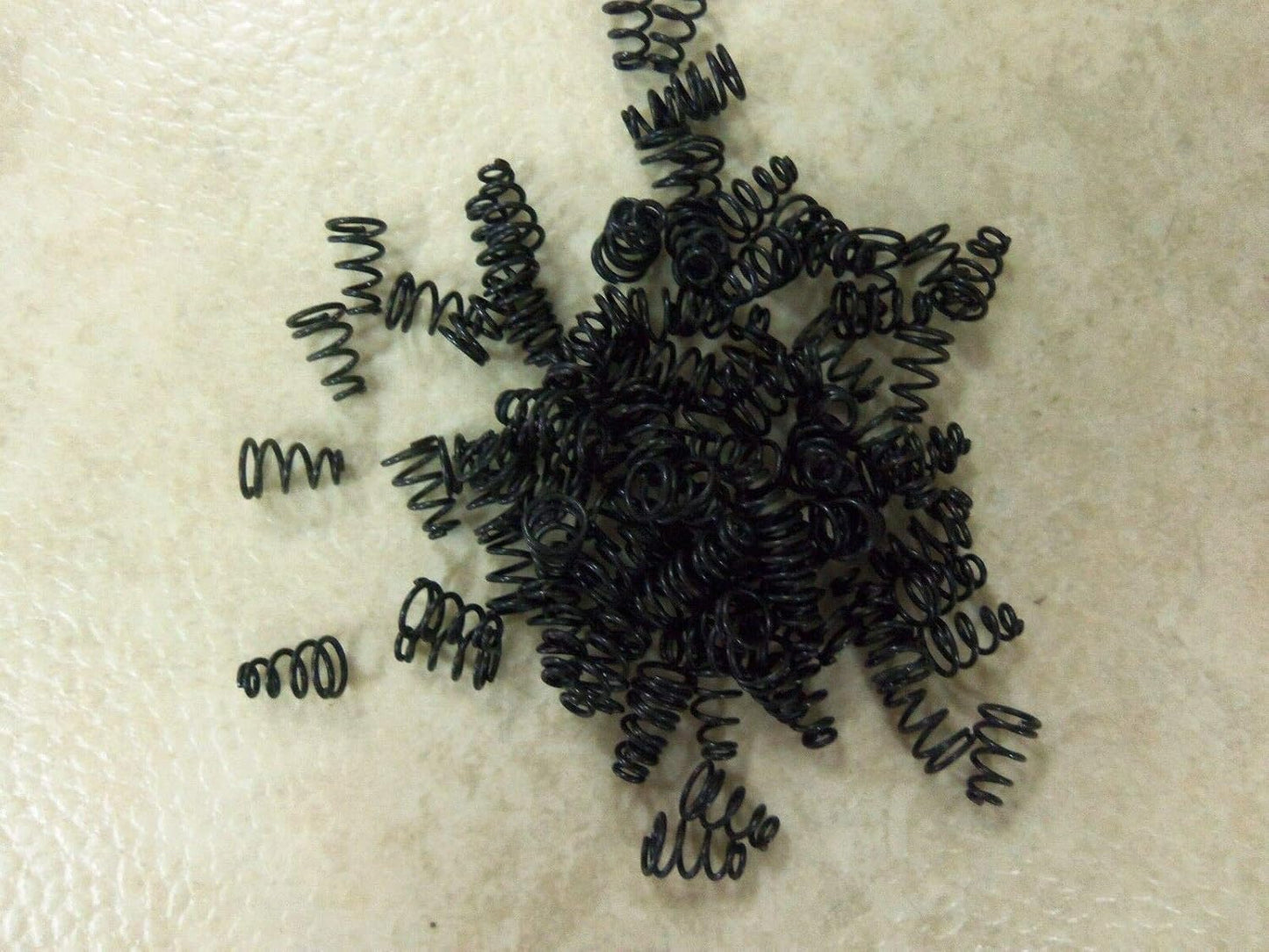100 Twist-On Snare Support Collars Traps Trapping Snares (100 Pack)