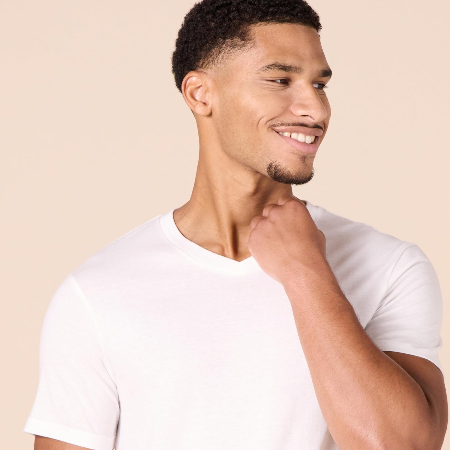 Amazon Essentials Men's V-Neck Undershirt, Breathable Cotton, Pack of 6