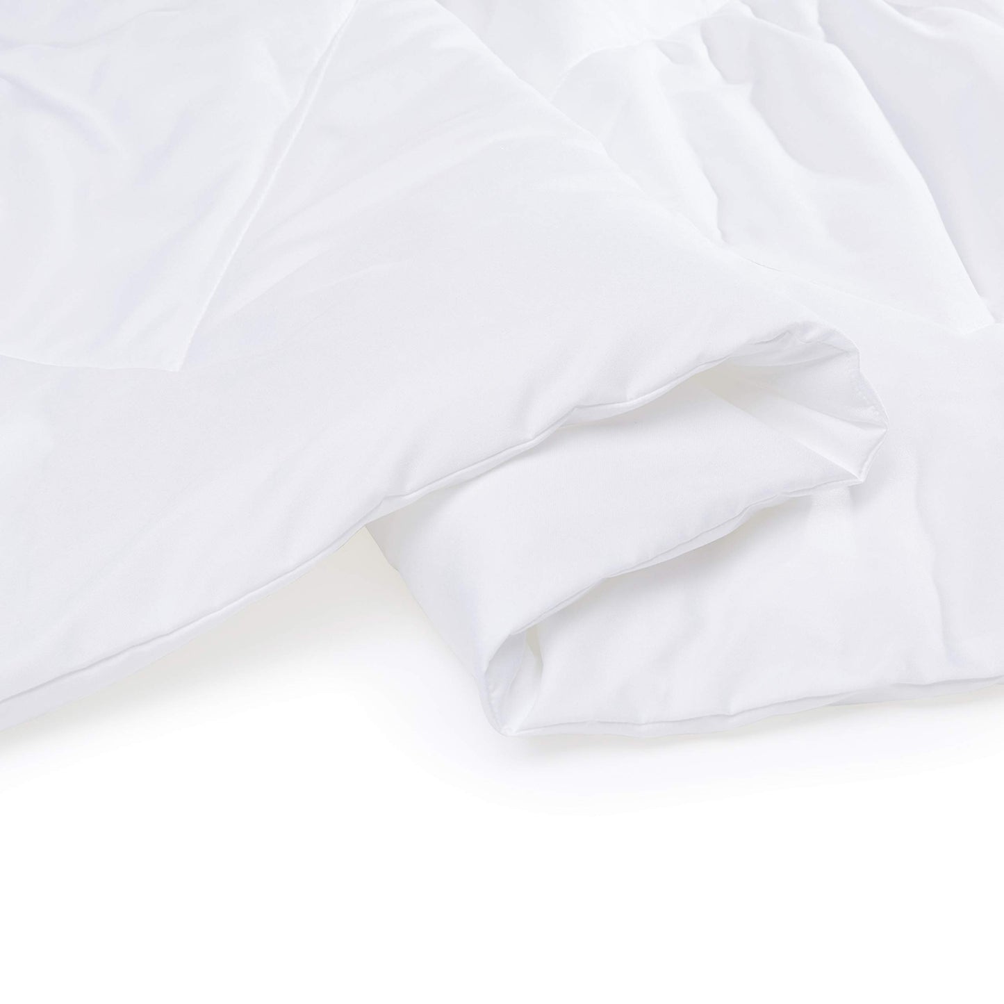 Amazon Basics Reversible Lightweight Microfiber All Season Comforter Blanket, Full/Queen, White