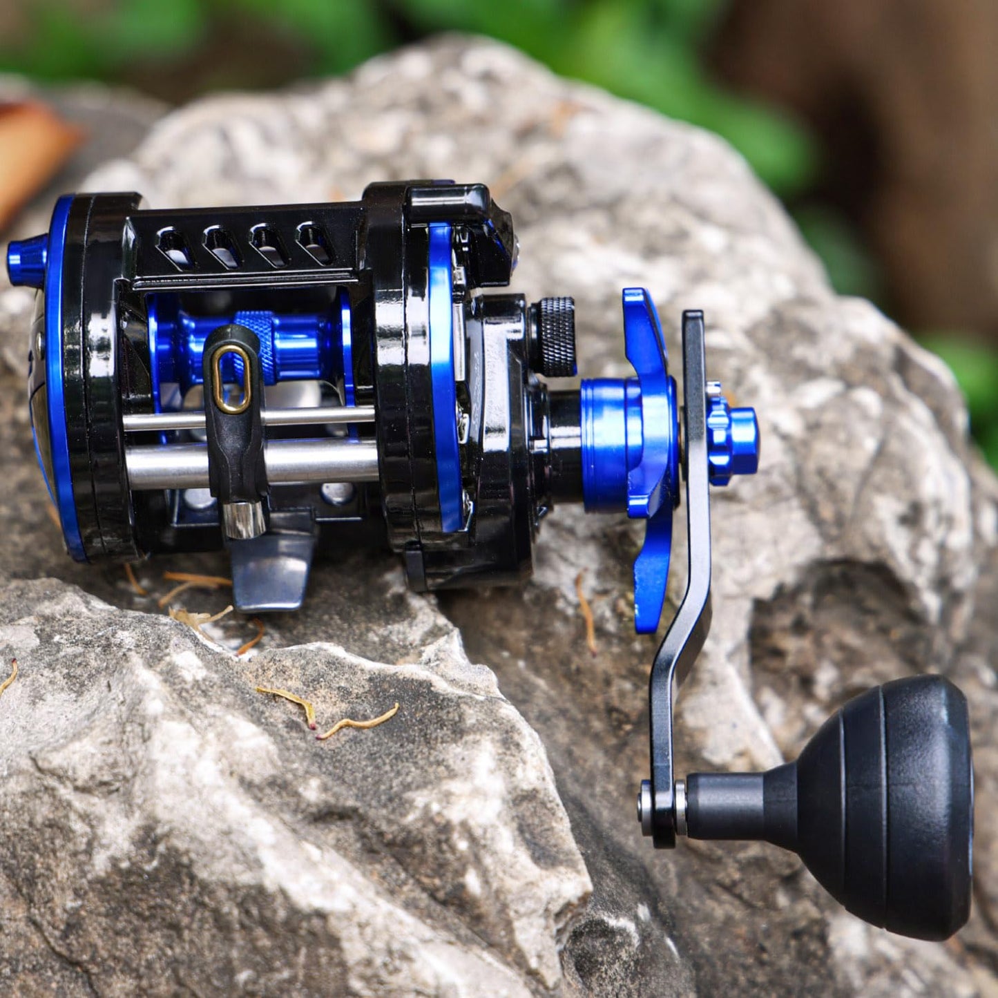 Baitcasting Fishing Reel, Smooth Powerful Round Baitcaster Reel, Saltwater Inshore Surf Trolling Reel, Conventional Reel for Catfish, Musky, Bass, Pike