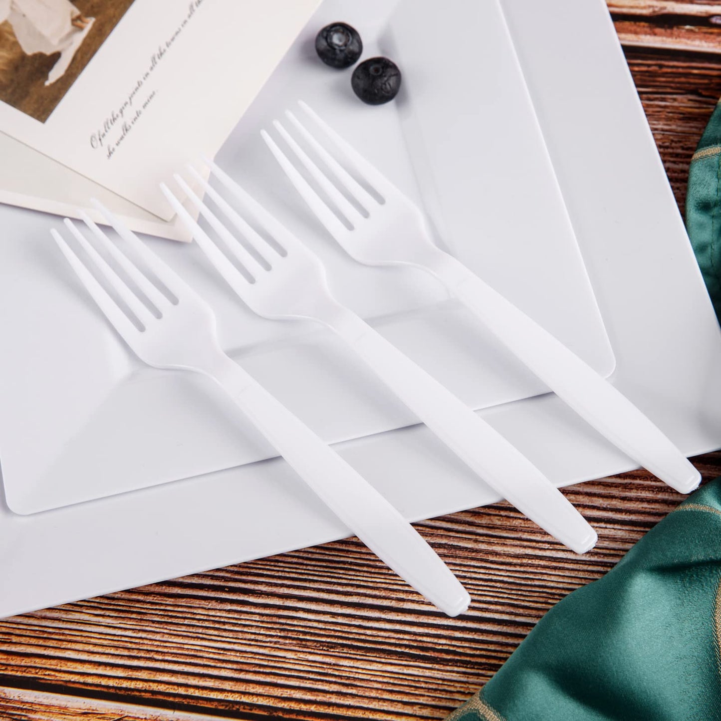 Liacere 360PCS Clear Plastic Knives Disposable - Heavy DutyBPA-Free - Heat Resistant, Solid and Durable Disposable Knives Bulk, Premium Plastic Knives Heavy Duty for Party Supply
