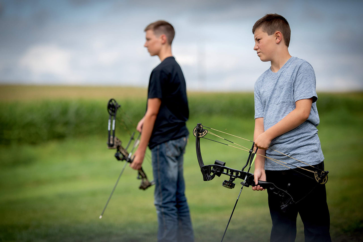 BARNETT CROSSBOWS Vortex Lite Compound Bow Package with Three 28" Fiberglass Arrows and Quiver