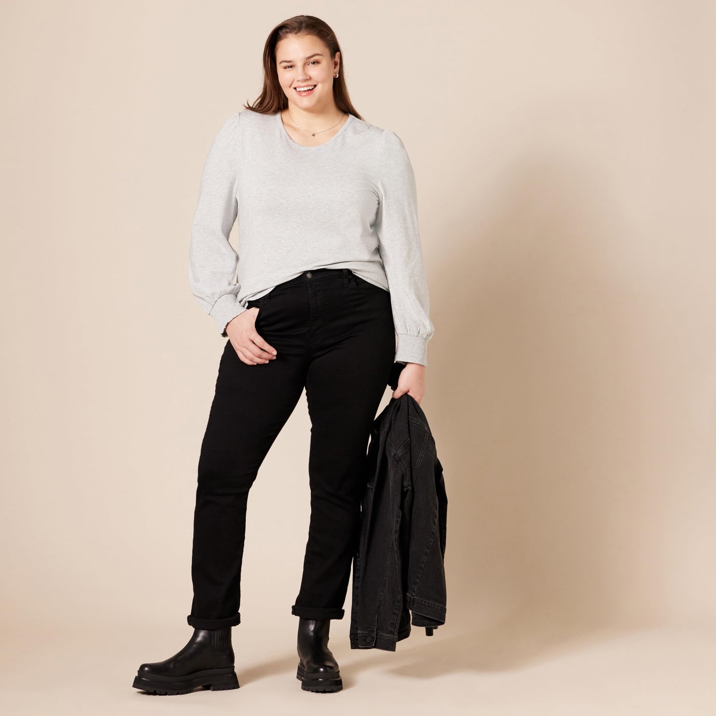 Amazon Essentials Women's Long-Sleeve Crewneck Smocked Cuff T-Shirt