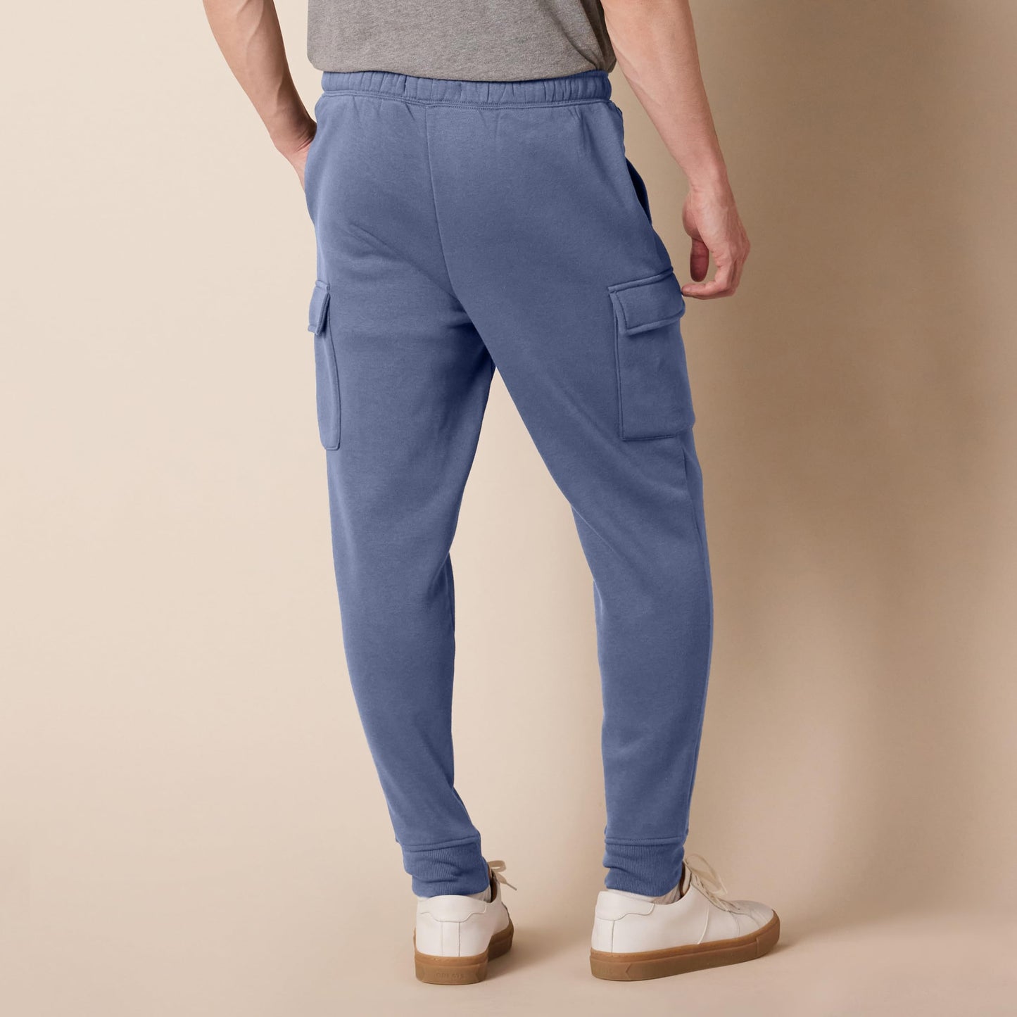 Amazon Essentials Men's Relaxed Fit Cargo Fleece Jogger Sweatpants with Drawstring