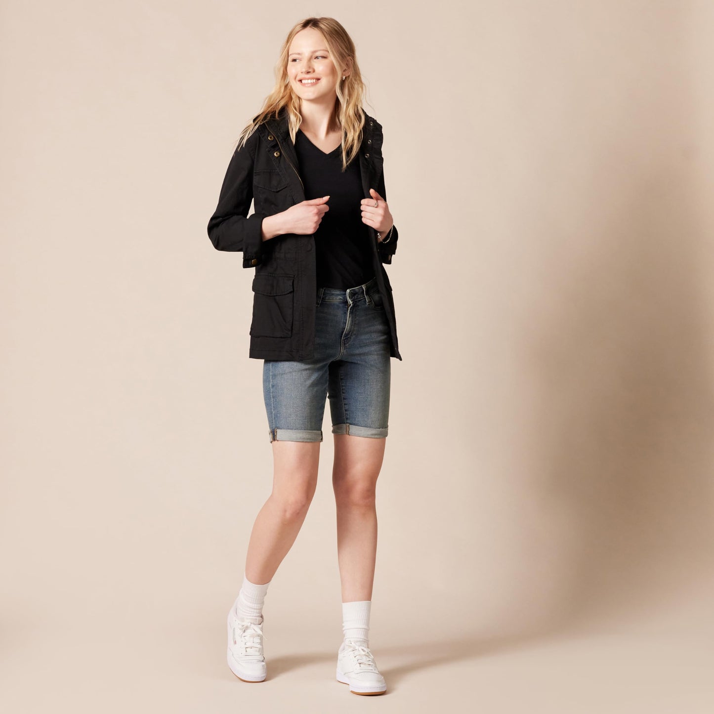 Amazon Essentials Women's Mid-Rise Stretchy Slim Fit Denim Bermuda Shorts with Pockets