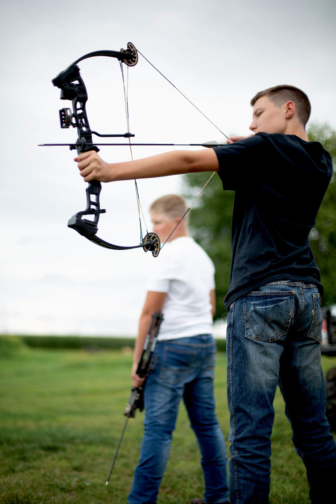BARNETT CROSSBOWS Vortex Lite Compound Bow Package with Three 28" Fiberglass Arrows and Quiver