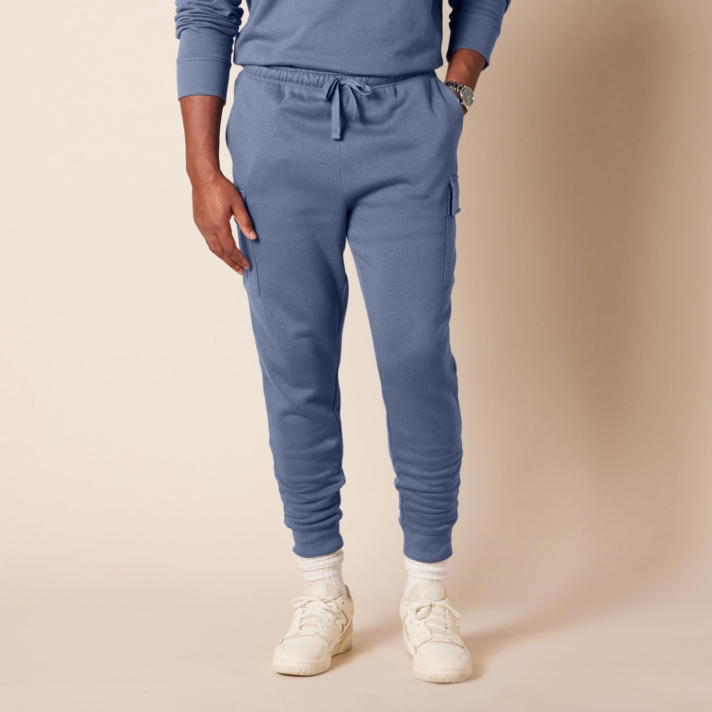 Amazon Essentials Men's Relaxed Fit Cargo Fleece Jogger Sweatpants with Drawstring