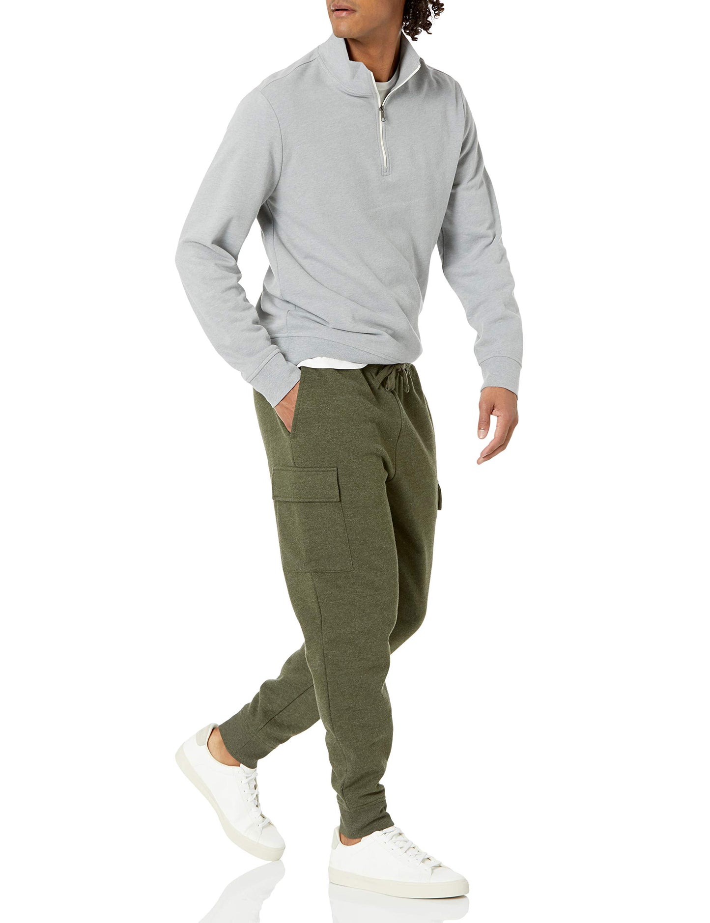 Amazon Essentials Men's Relaxed Fit Cargo Fleece Jogger Sweatpants with Drawstring