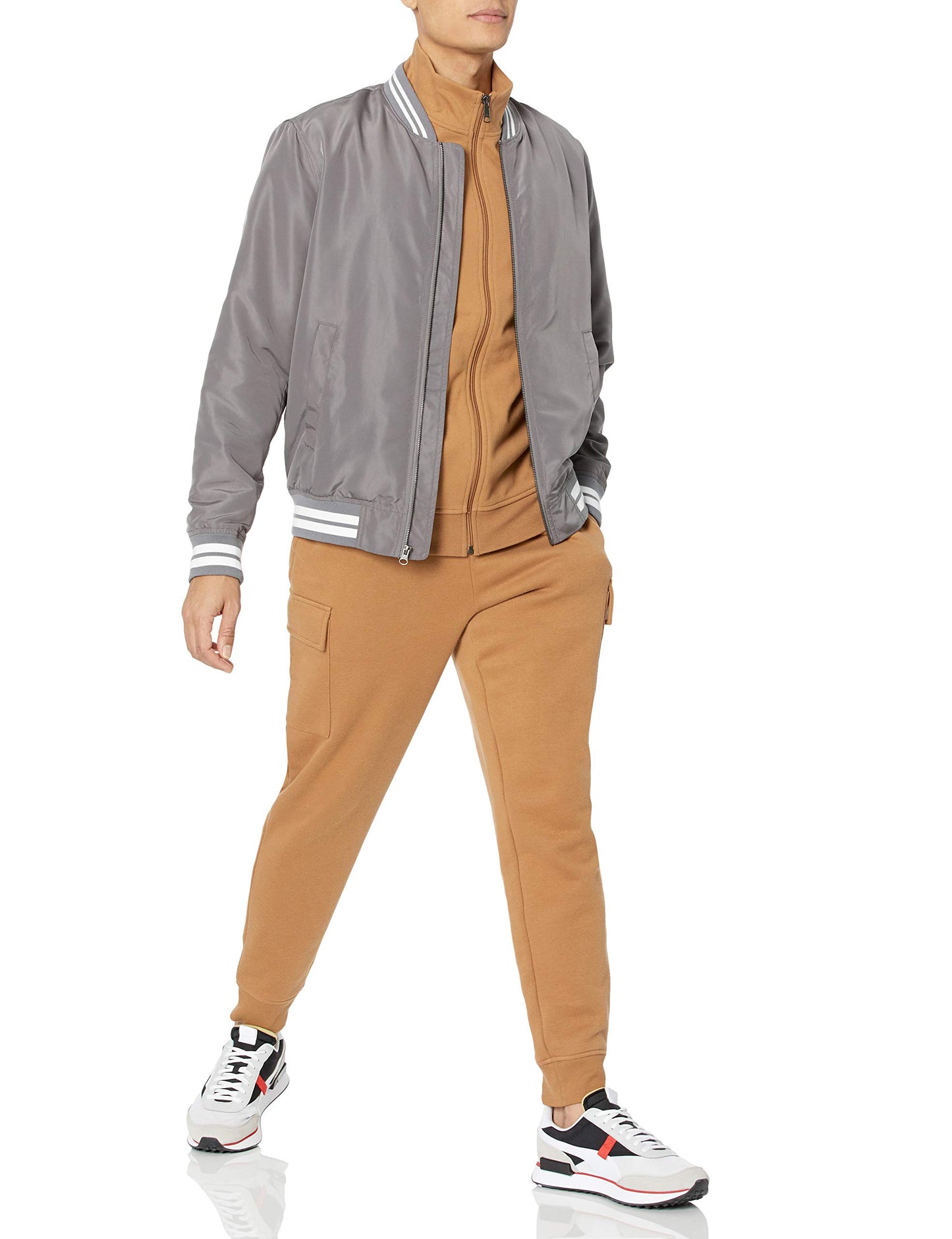 Amazon Essentials Men's Relaxed Fit Cargo Fleece Jogger Sweatpants with Drawstring